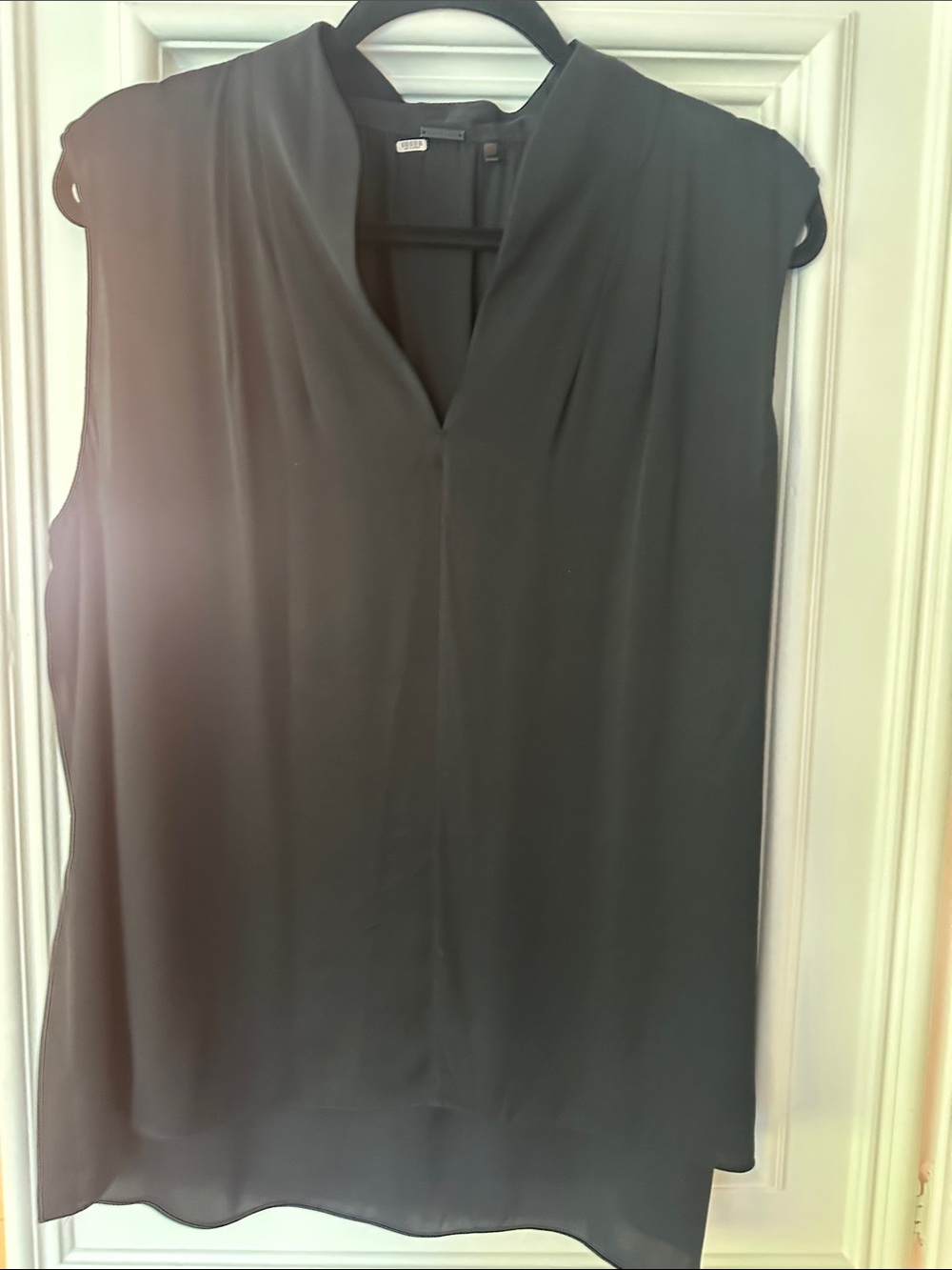 Elie Tahari Black Sleeveless V-Neck Blouse